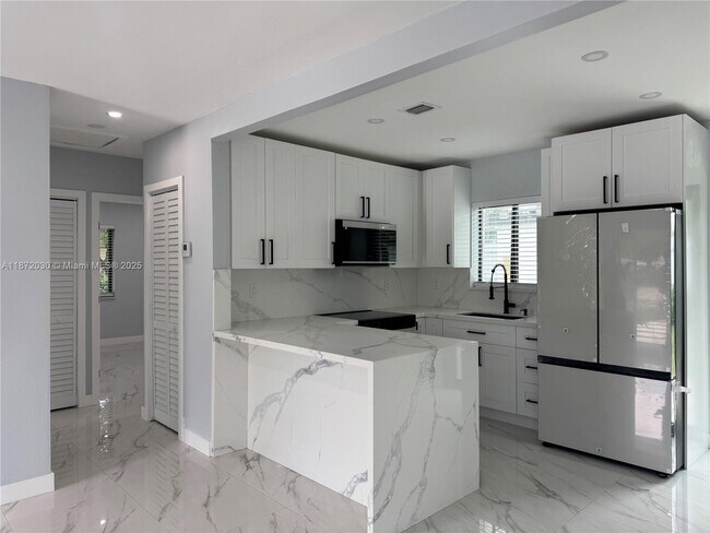 Foto del edificio - 16440 NE 10th Ave