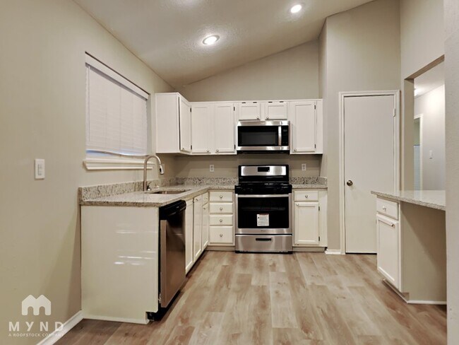 Building Photo - 225 Bedford Ln