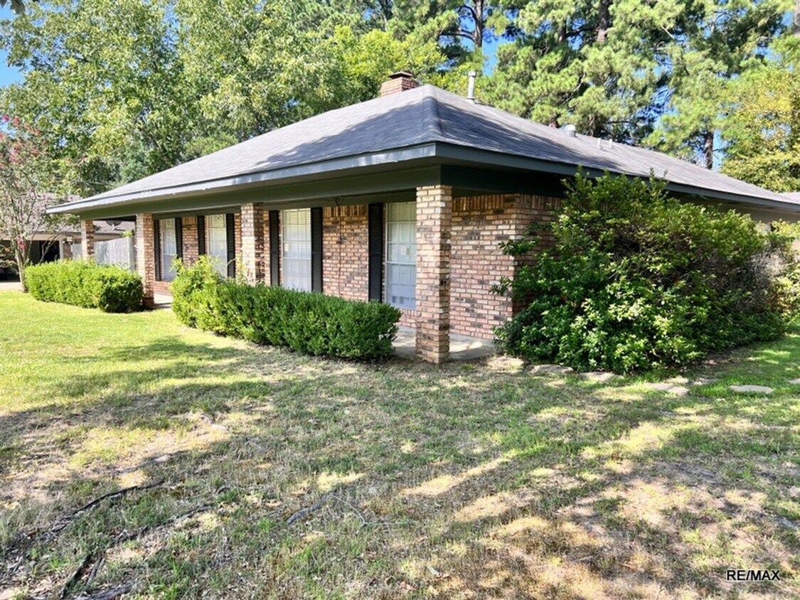 Primary Photo - FURNISHED BRICK HOME ON CORNER LOT~