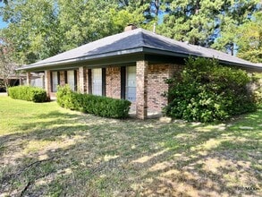 Building Photo - 8552 Meadow Pkwy Dr