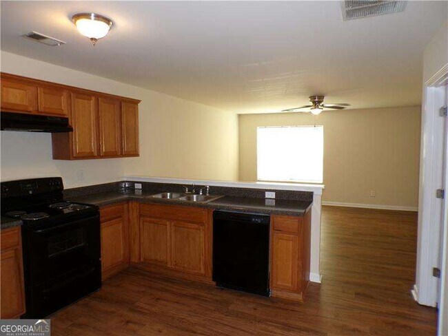 Building Photo - 38 Middlebrook Dr