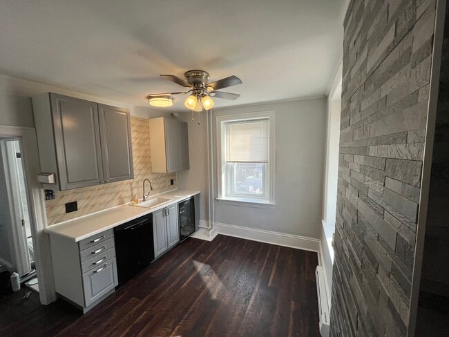 Building Photo - 626 Knapp Rd