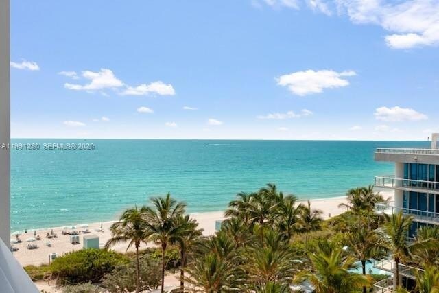 Foto del edificio - 6801 Collins Ave