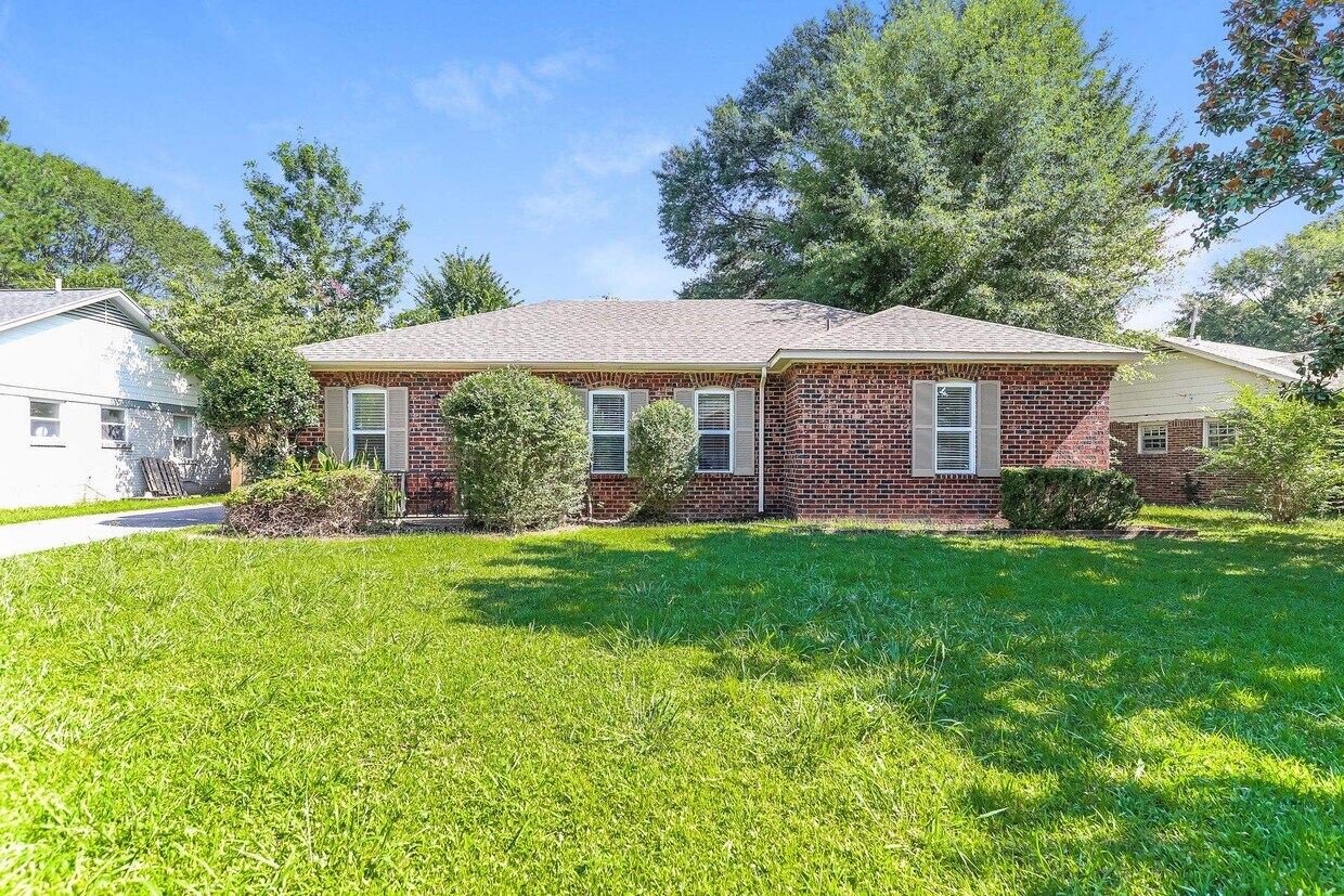 Primary Photo - 6350 Limewood Ave