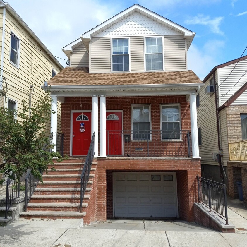 84 Newman Ave, Bayonne, NJ 07002 House Rental in Bayonne, NJ