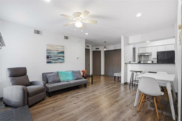 Building Photo - 9520 Royal Ln