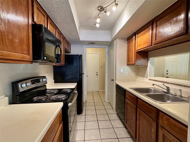Foto del edificio - 512 Eberhart Ln