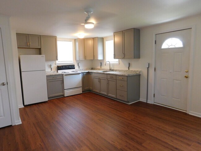 Foto del edificio - 2208 1/2 Spencer Avenue
