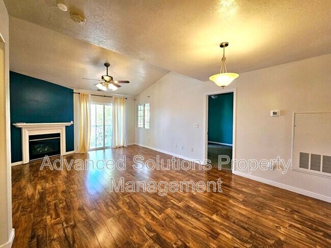 Foto del edificio - 3845 Canyon River Way