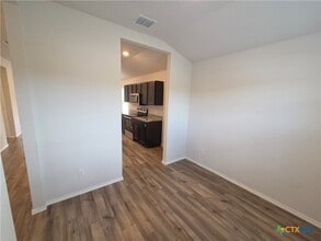 Building Photo - 1049 Velvet Ct