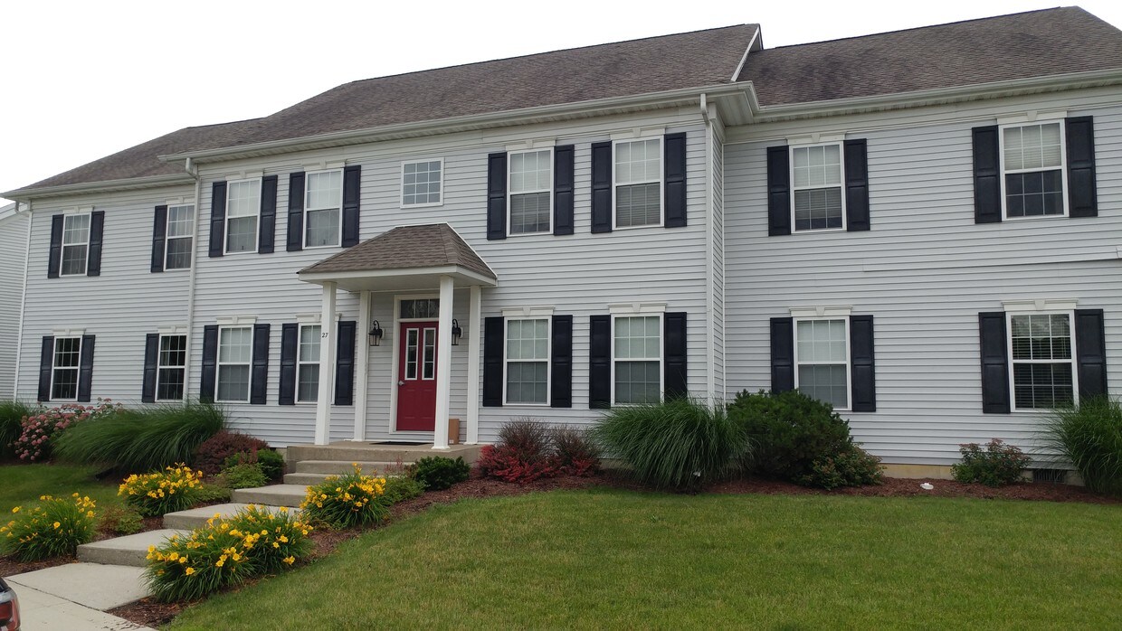 27 Dornoch St, Valparaiso, IN 46385 Condo for Rent in Valparaiso, IN