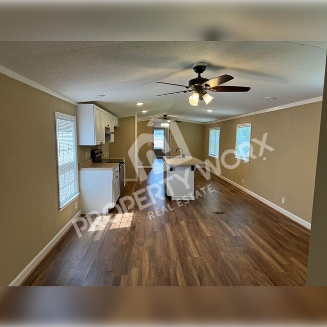 Building Photo - Single Wide on Acreage