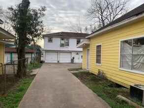 Building Photo - 220 Stiles St