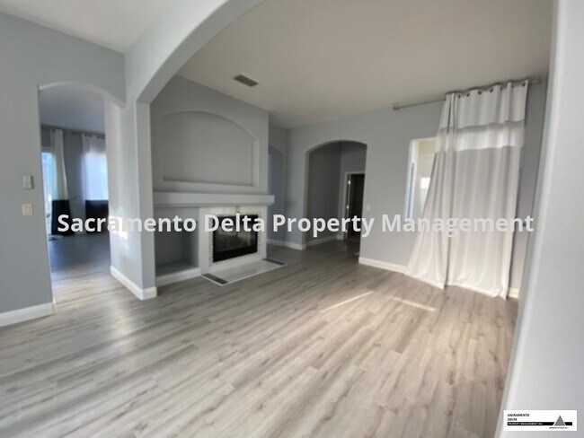 Foto del edificio - 5904 Snow Leopard Cir