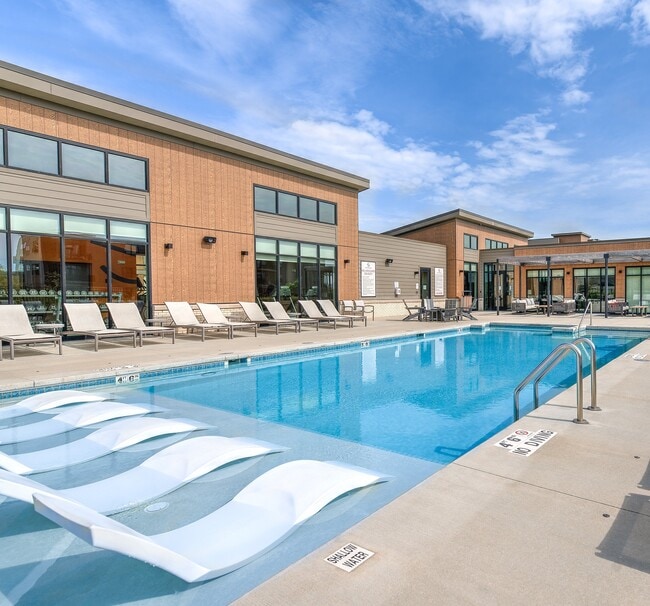 Building Photo - Statesman Apartments