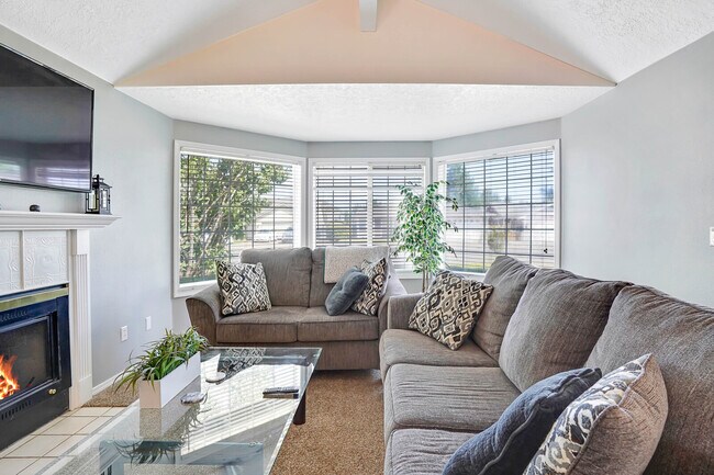 Building Photo - 5269 Spring Leaf Ct N
