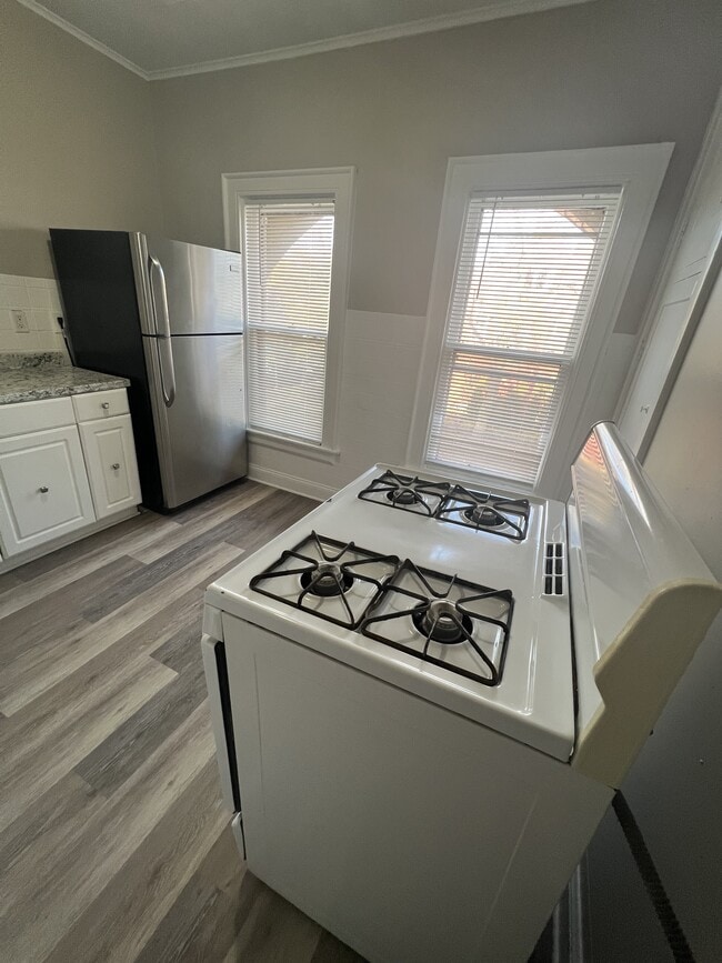 kitchen - 433 Norwood Ave