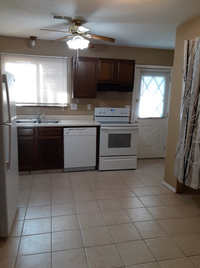 Building Photo - 3303 Cassidy Rd