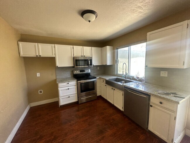 Building Photo - 2605 El Greco Dr