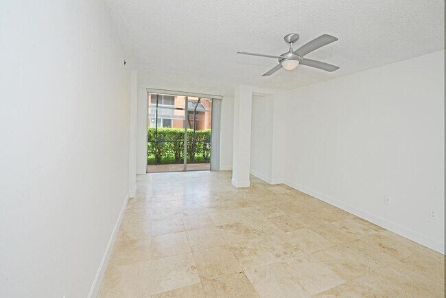 Foto del edificio - 3259 Clint Moore Rd