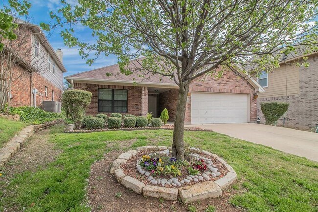 Building Photo - 2902 Greenway Dr