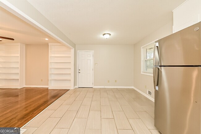 Building Photo - 8071 Devonshire Dr