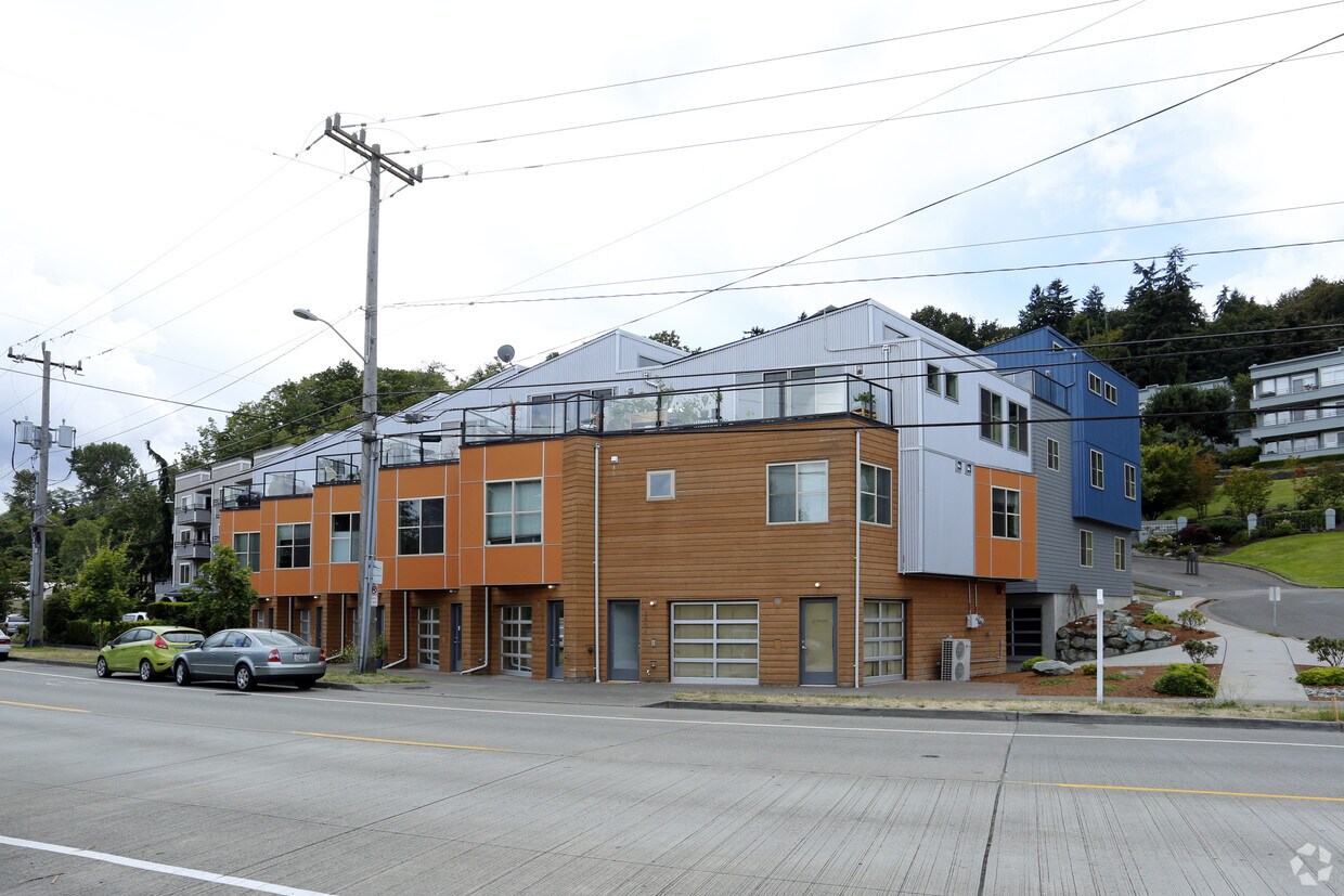 Primary Photo - 2371-2383 Harbor Ave SW