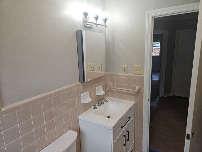 Building Photo - Smyrna Heights Bungalow
