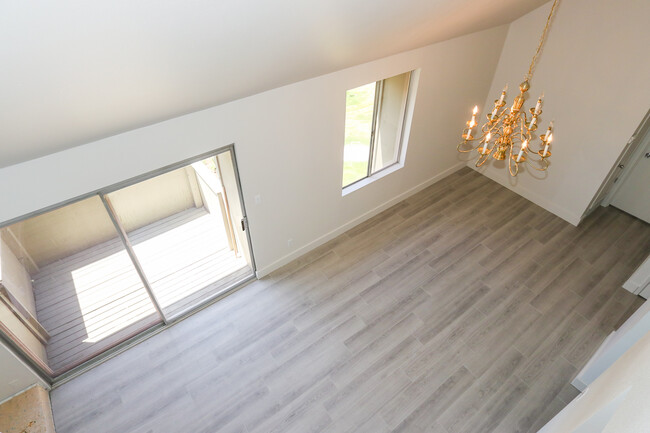 Building Photo - 1182 Foothill Dr