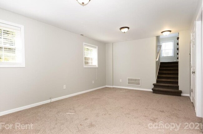 Building Photo - 3001 Spring Valley Rd