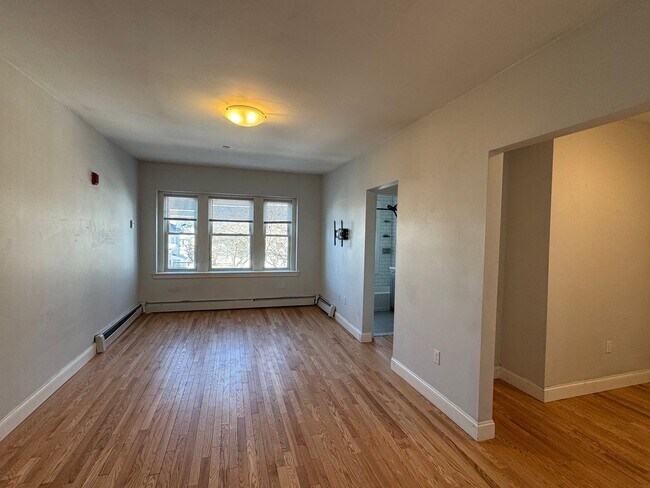 Building Photo - 8/1 - No Fee! Renovated 1BR near Salem State, beaches