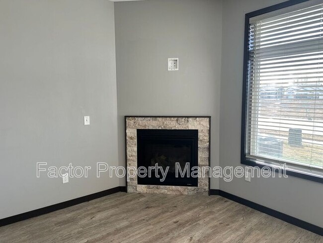 Building Photo - 605 Prairie Rose Trl