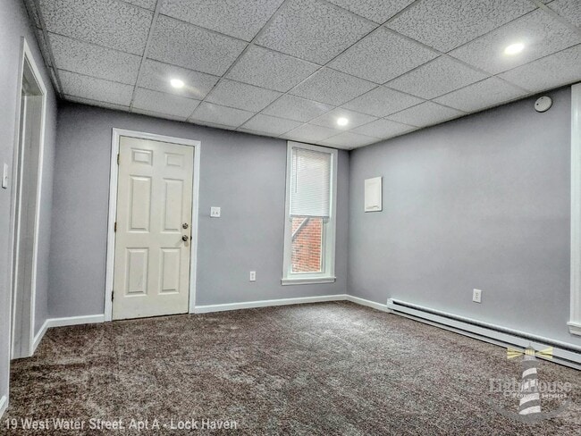 Building Photo - 19 E Water St