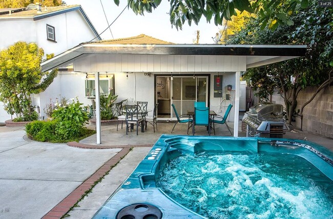 Building Photo - Furnished Home in HB