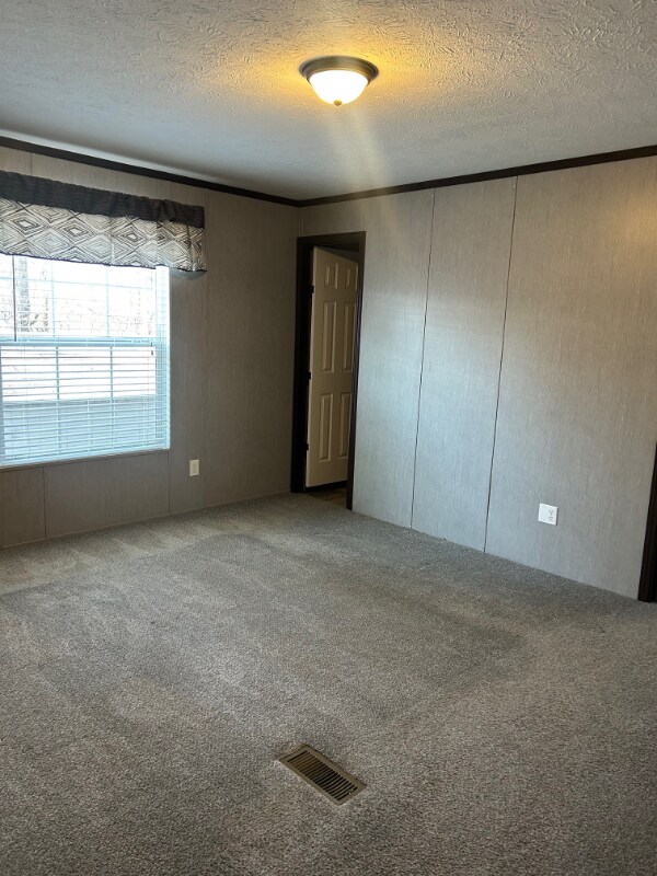 Foto del edificio - 302 Lakeview Rd