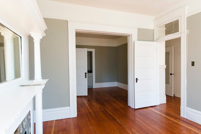 Living room/bonus room - 411 Tehama St