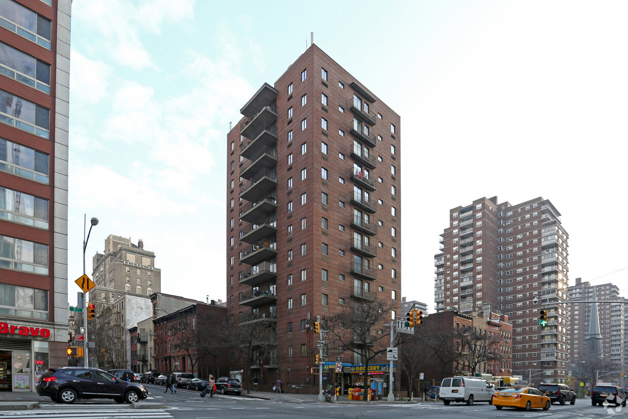 Foto principal - 370 West 30th Street