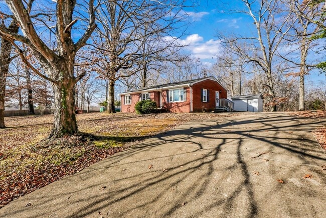 Foto del edificio - 2457 Antioch Church Rd