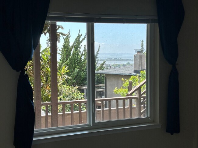 Foto del edificio - 733 Balra Dr