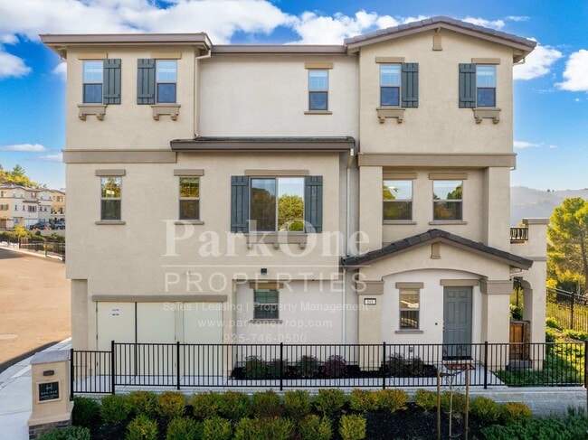 Building Photo - Modern 4-Bedroom Home with Garage in Martinez