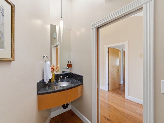 Foto del edificio - OPEN HOUSE 5/9 & 5/10 1:30-4:30