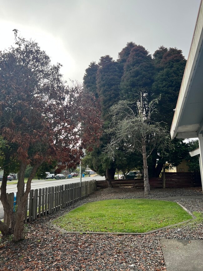 Building Photo - 5926 Walnut Dr