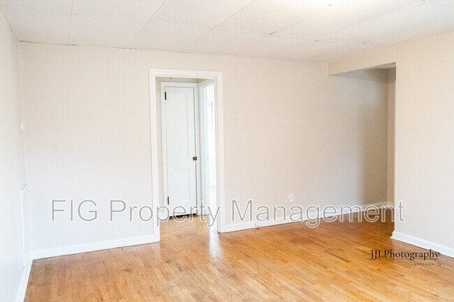 Building Photo - 716 E Oldham Ave