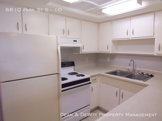 Building Photo - 6810 Park St S
