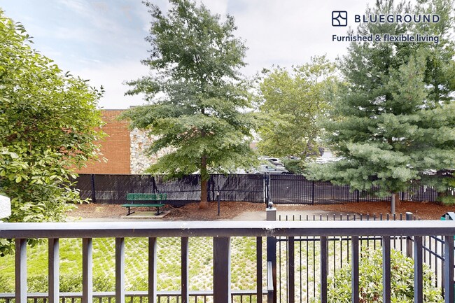 Building Photo - 80 N Central Ave