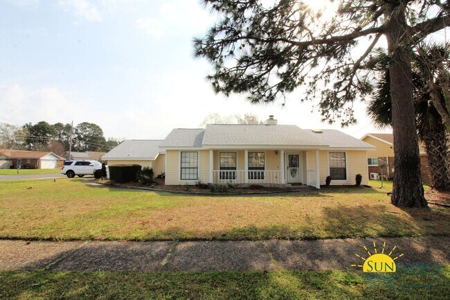 Building Photo - Stunning 3 Bedroom Home in Mary Esther