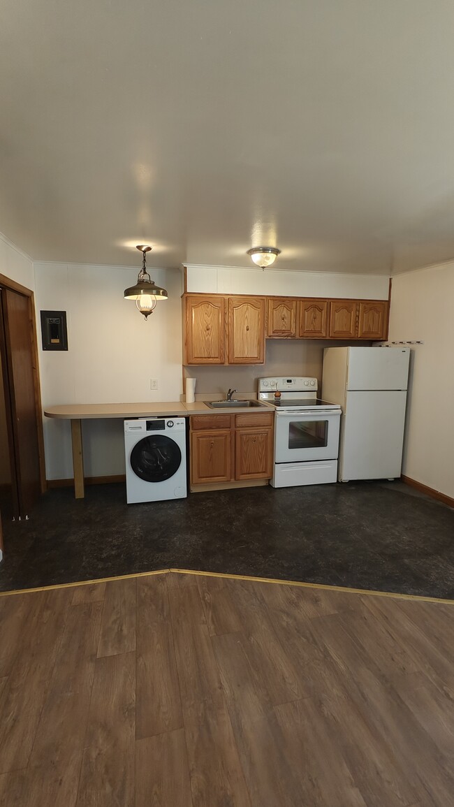 Building Photo - Chestnut Grove Village 13, 14, 15, 16