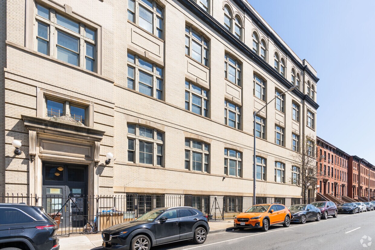 Building Photo - Cobble Hill School