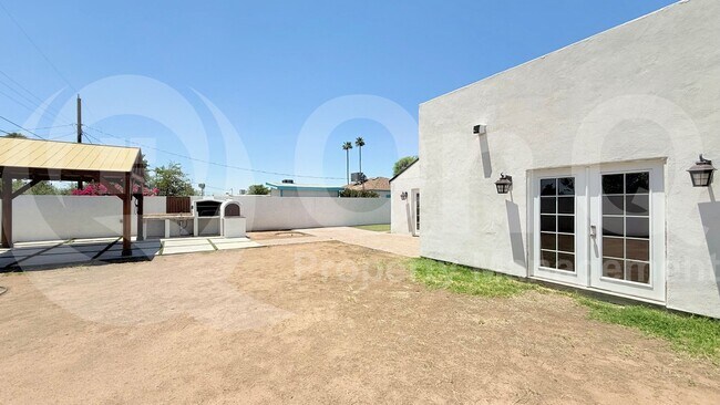 Foto del edificio - 2607 W San Miguel Ave