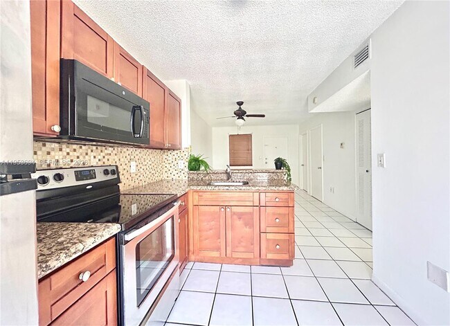 Foto del edificio - 2575 SW 27th Ave